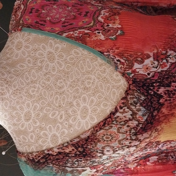 Spense woman's cold shoulder top. Size Xlg. - Picture 3 of 8